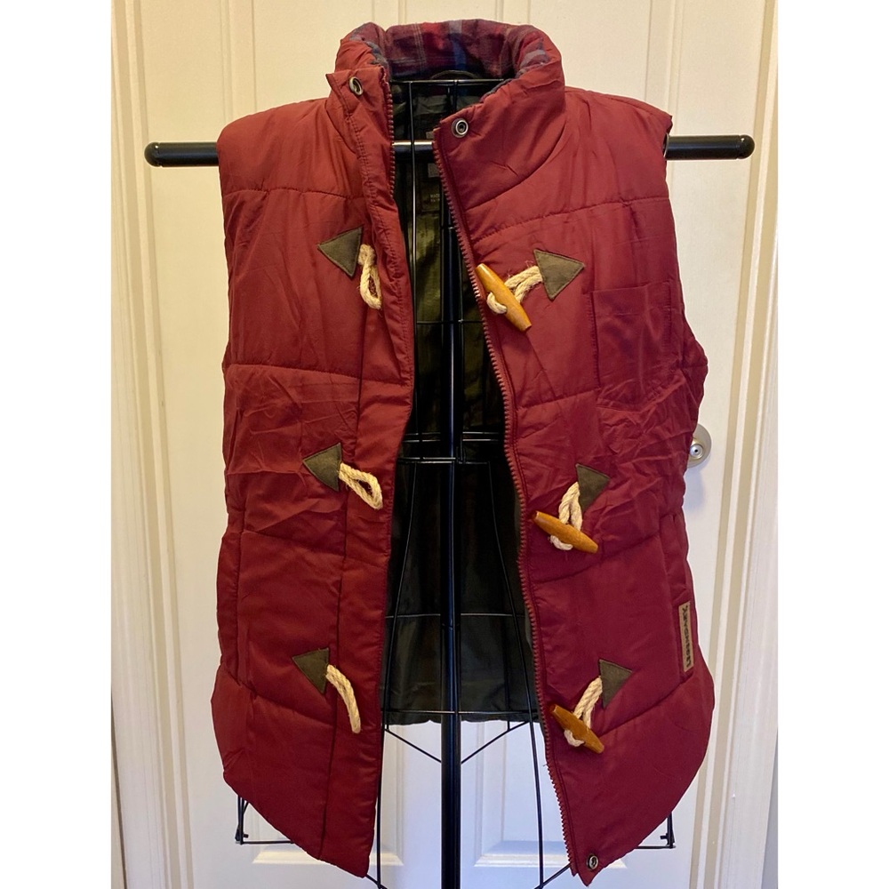 Legendary Whitetails Red Quilted Vest with Toggle Closures, size S, NWOT